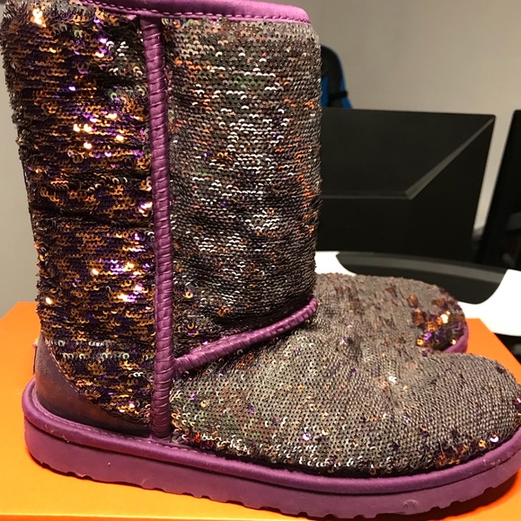 Woman’s UGG Boots - Picture 3 of 4
